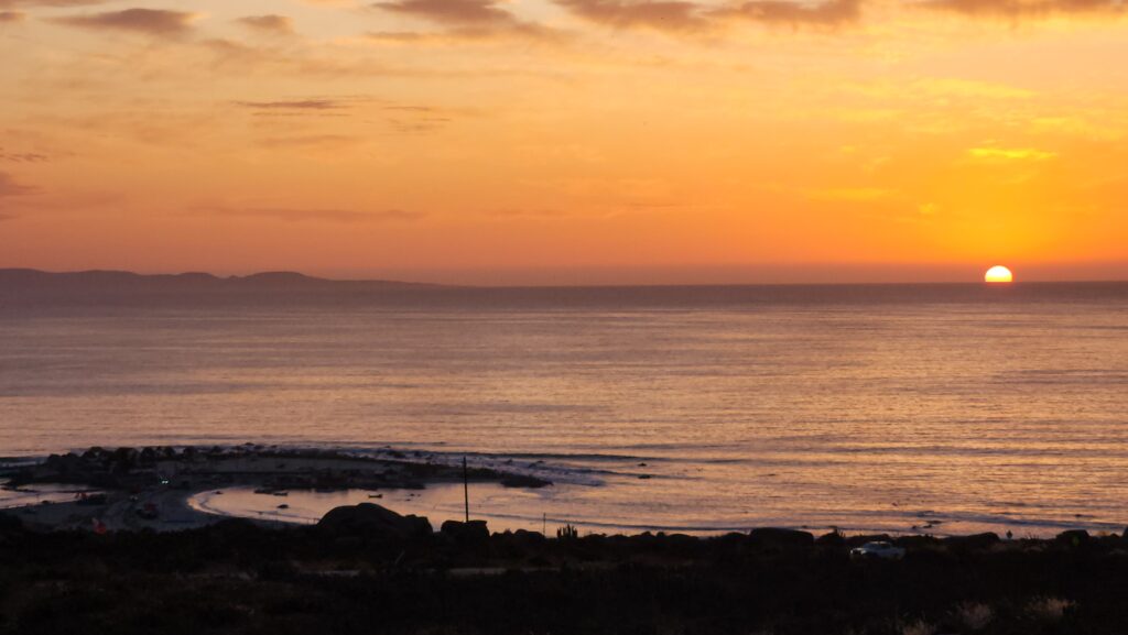 Atardecer y costa de Totoralillo